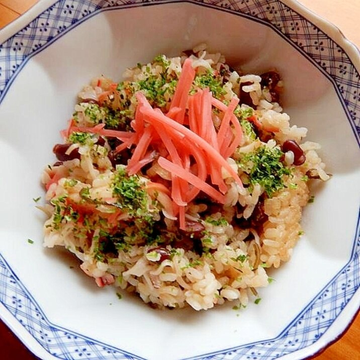 超簡単で減塩❤豆とカニカマと塩昆布の炊き込みご飯♪